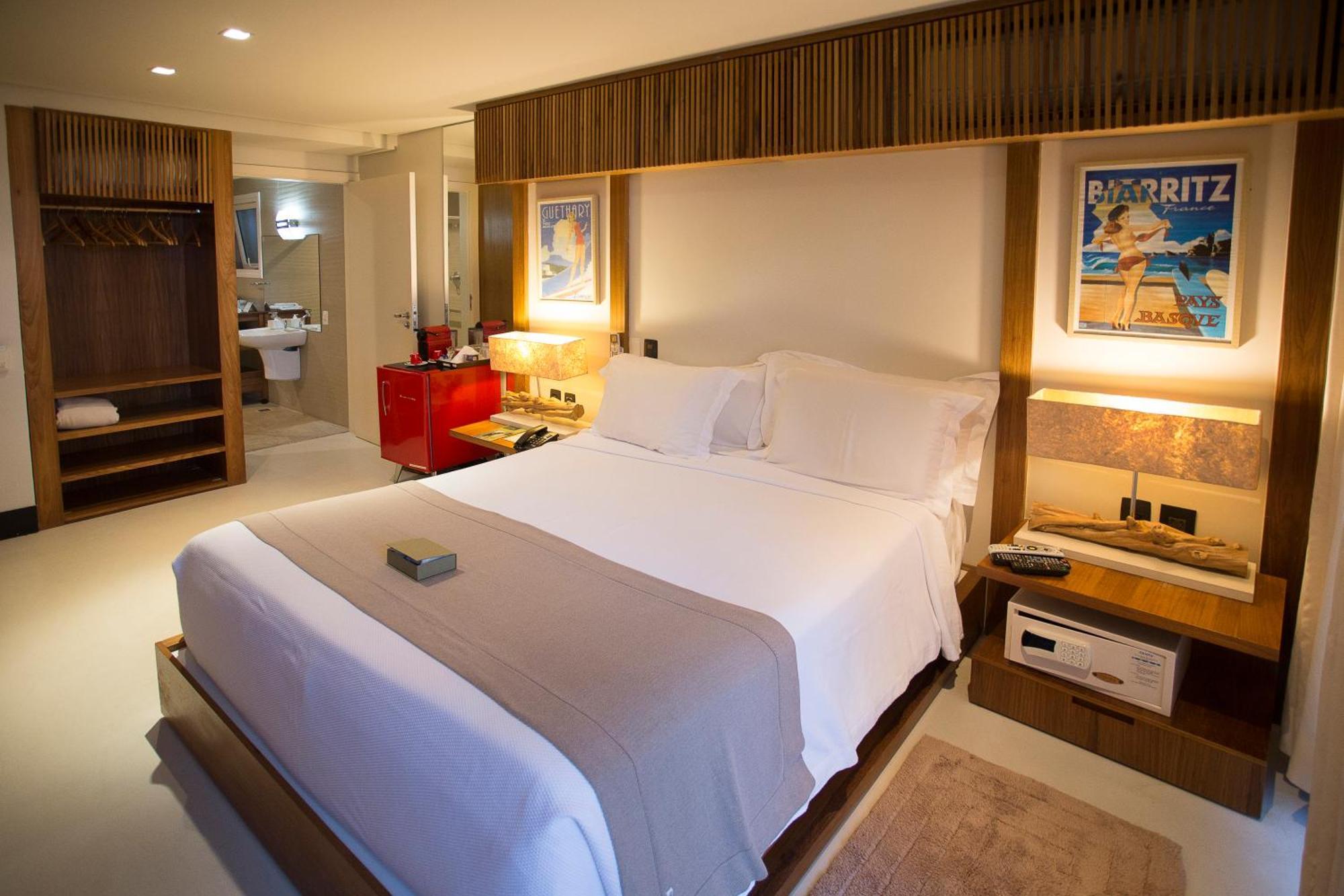 קמבורי Hotel Spa Nau Royal מראה חיצוני תמונה